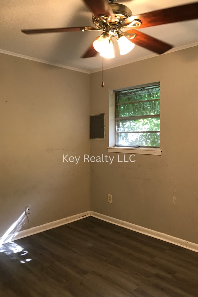 Building Photo - 2517 - B Webster St. - Alexandria MOVE IN ...