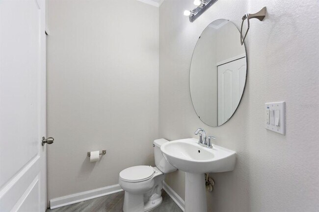 Building Photo - 1220 Priory Cir