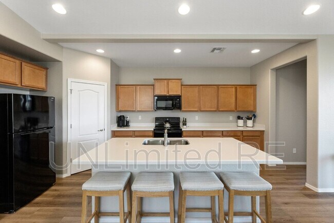 Building Photo - 1380 Warbler Wy