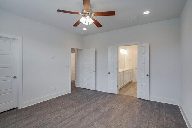 Building Photo - 9102 Moonstone Dr