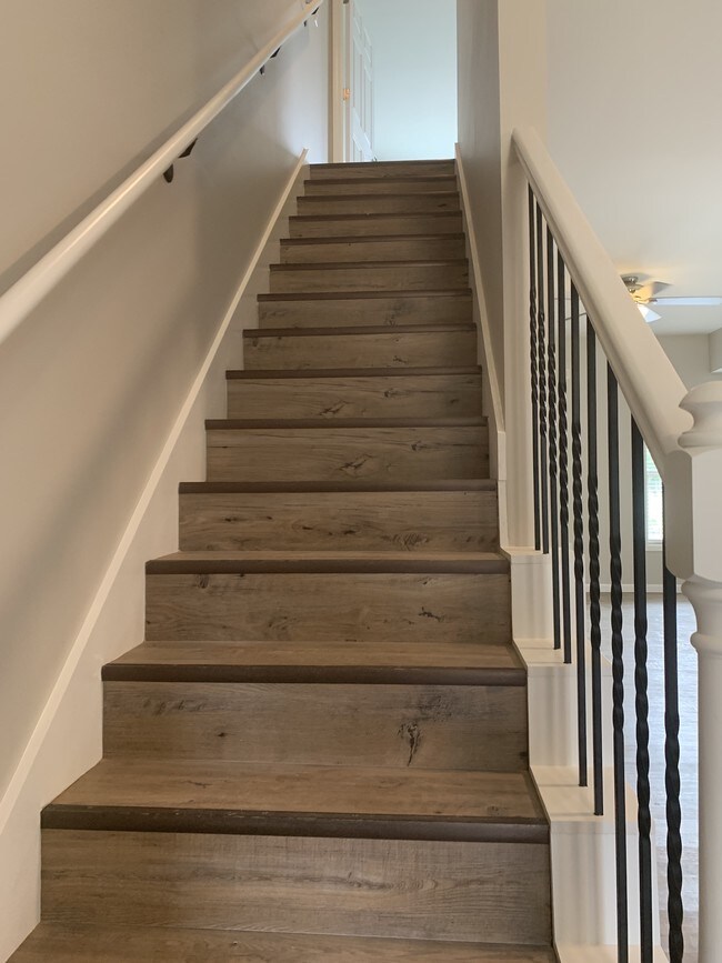 Building Photo - 85 Melrose Dr