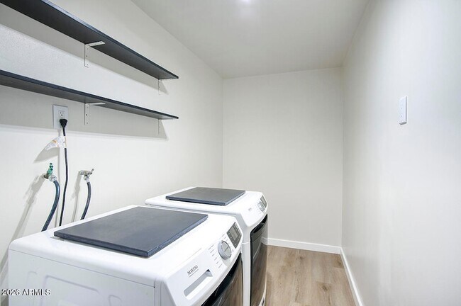 Building Photo - 8015 W Roma Ave