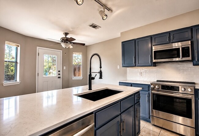 Building Photo - 104 Summit Cove