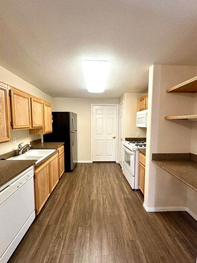 Building Photo - 9975 Peace Way