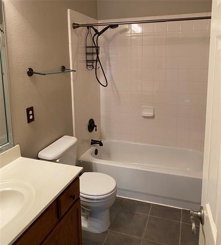 Building Photo - 207 Colonial Ln