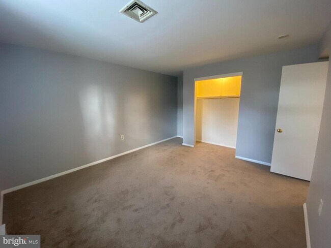 Building Photo - 1048 Gray Ave