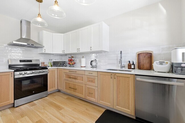 Building Photo - 23 Matchett St