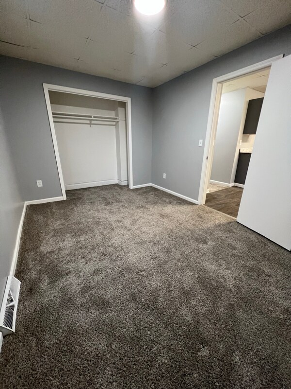 Building Photo - 8 Van Buren St