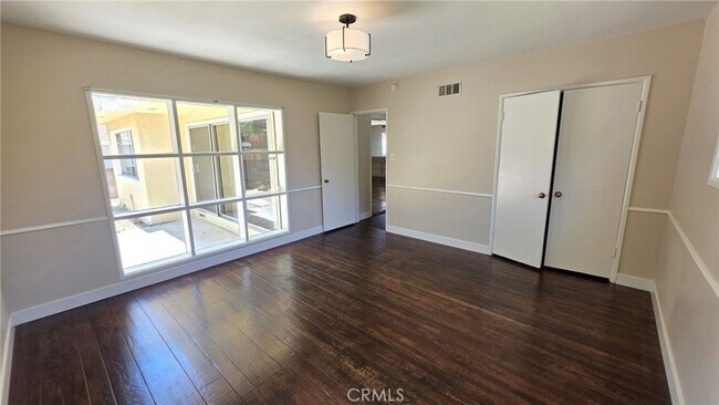 Building Photo - 6034 S Kings Rd