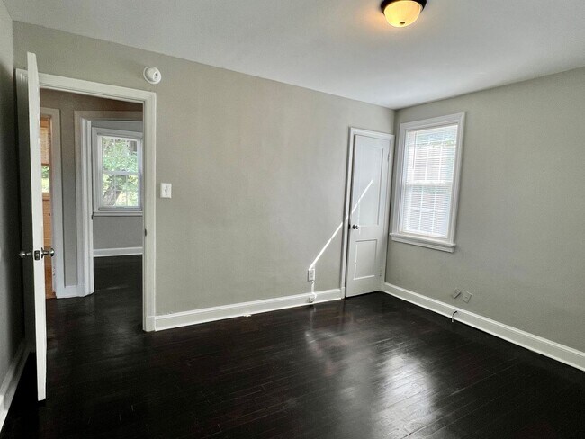 Building Photo - Charming 2 bedroom, 1 bathroom Rancher in ...