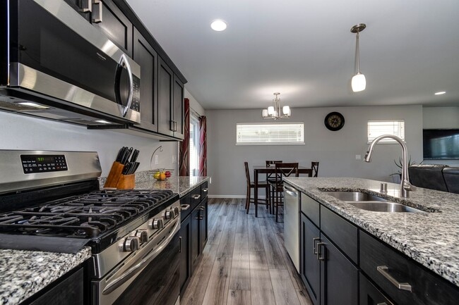 Building Photo - Professionally Managed Home in Convenient ...