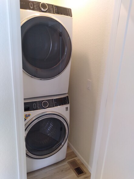 Building Photo - 4980 Construct Pt