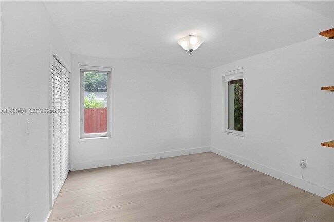 Building Photo - 3030 Bird Ave