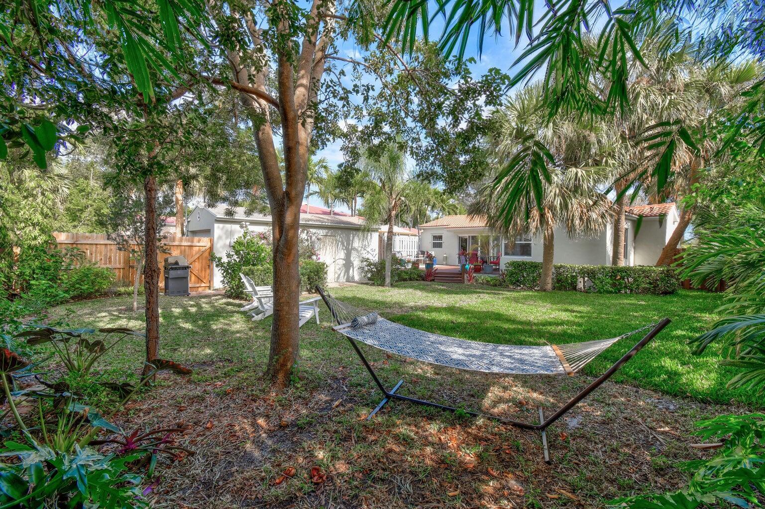 Building Photo - 1219 N Lakeside Dr