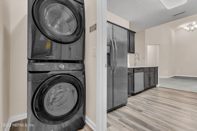 Building Photo - 4931 Key Lime Dr