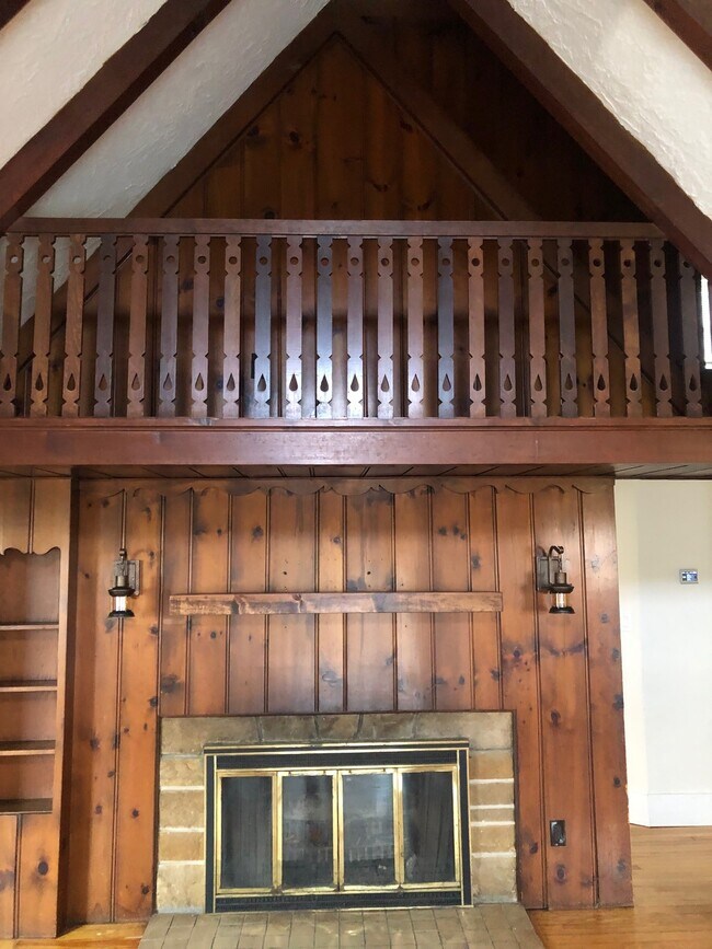 Building Photo - 612 S Cleveland Massillon Rd