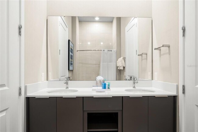 Building Photo - 7770 Sandy Ridge Dr