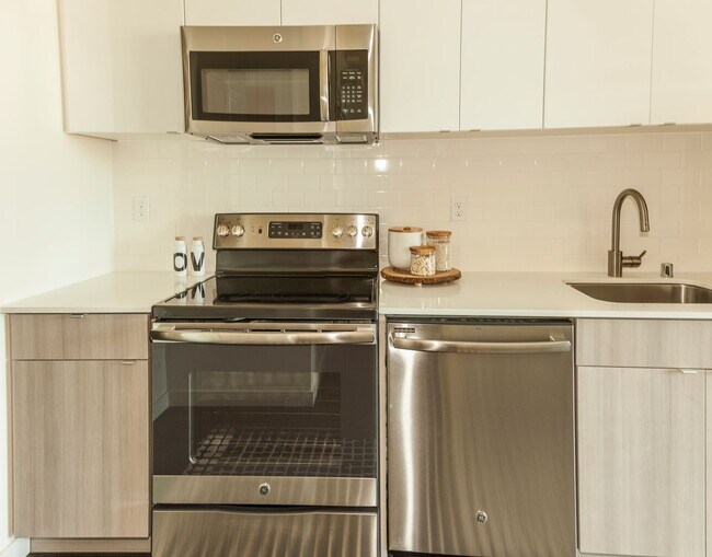 Interior Photo - Welcome to Dexter Hayes! Modern convenienc...