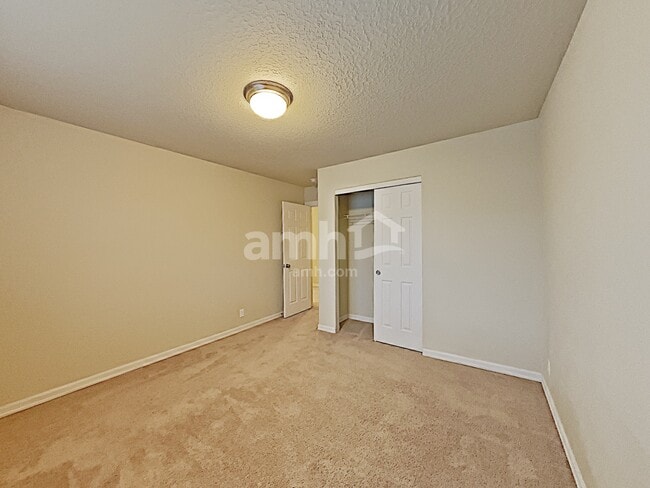 Building Photo - 9309 NE 81st St