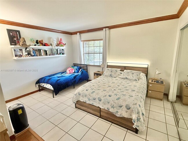Building Photo - 5555 Ludlam Rd