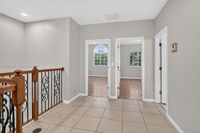 Building Photo - 5337 SW 40th Ave