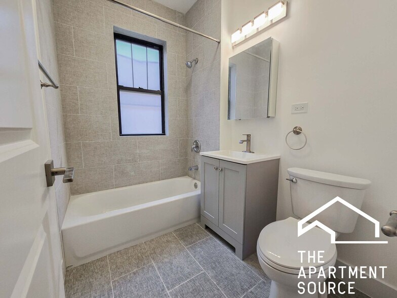 Building Photo - 5951 N Paulina St