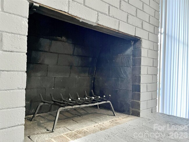 Building Photo - 11084 Harrowfield Rd