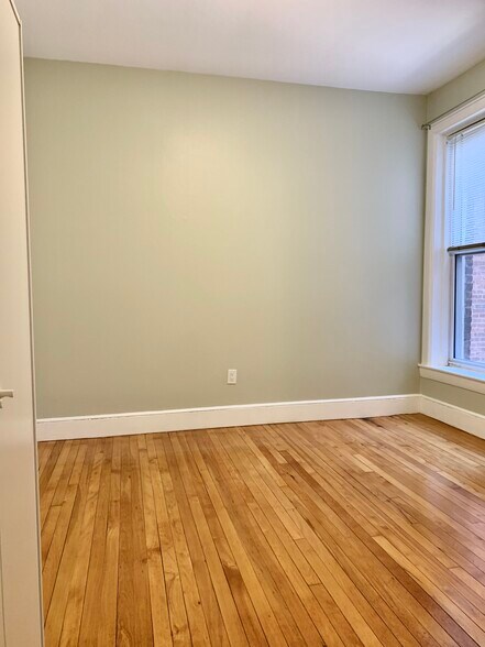 Building Photo - 164 Winthrop Rd