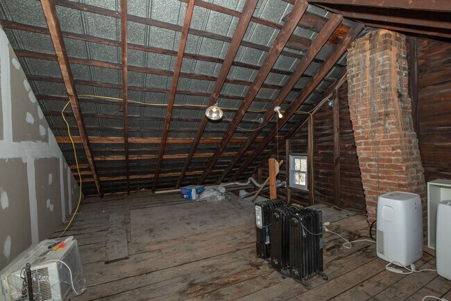 Building Photo - 2 Bedroom, 1.5 Bath, Duplex in Historic Martinsburg, WV