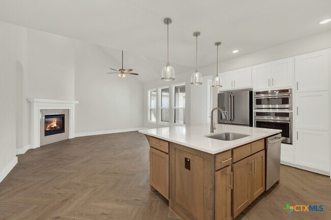 Building Photo - 1031 Lime Gruene