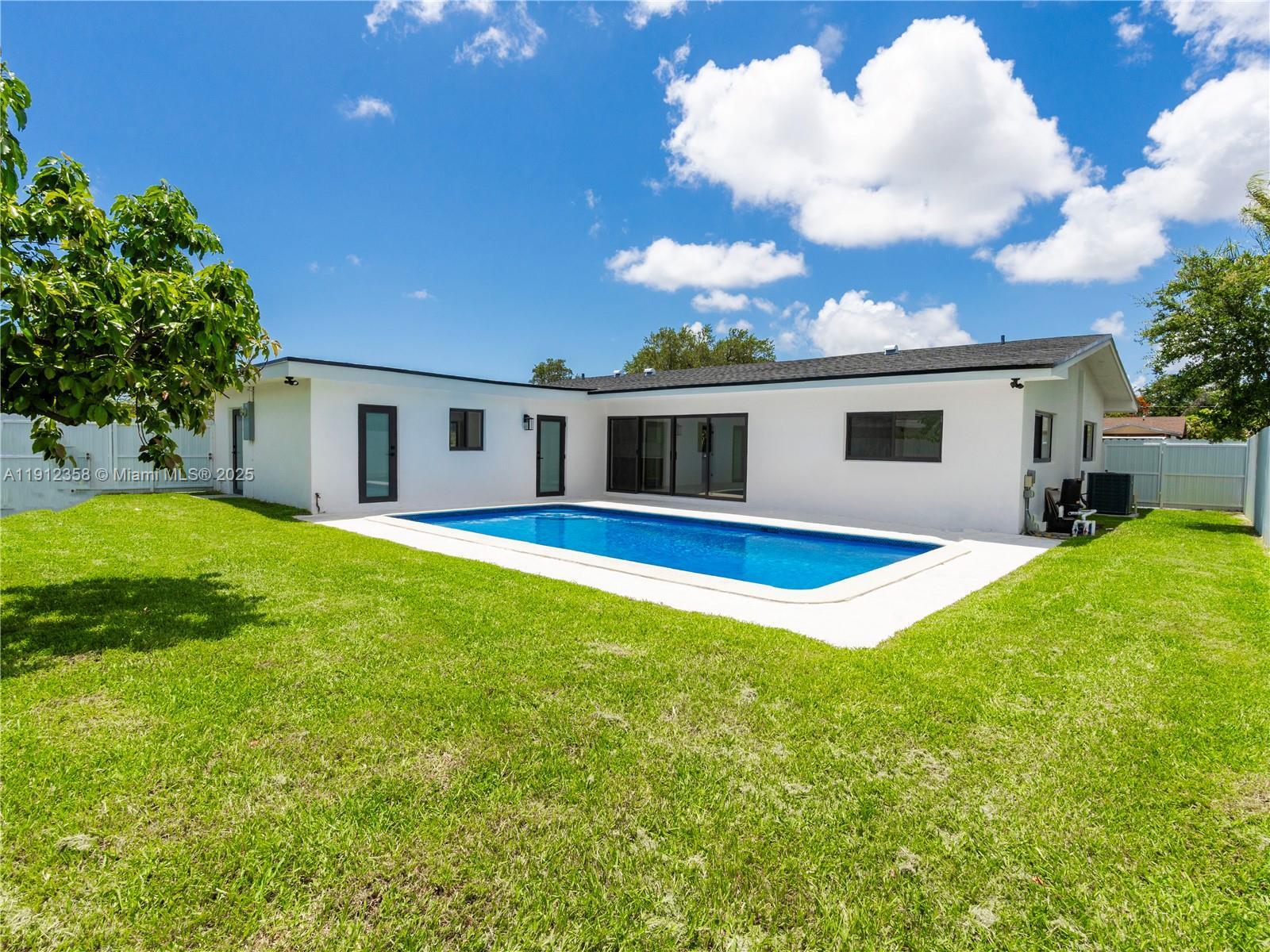 Building Photo - 1181 NE 202nd St