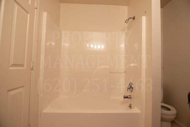 Building Photo - 2 Bedroom 2 Bath