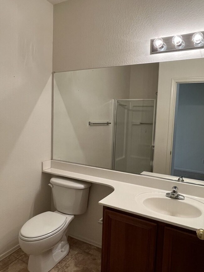 Building Photo - 4 Bedroom Home in Lantana Village Near E Ocotillo Rd. and S McQueen Rd!