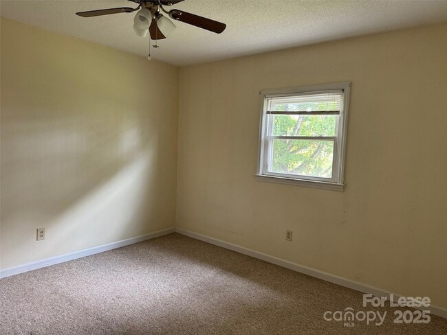 Building Photo - 1237 15th Ave NW