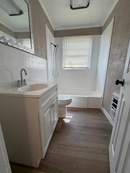 Building Photo - 304 W Main St