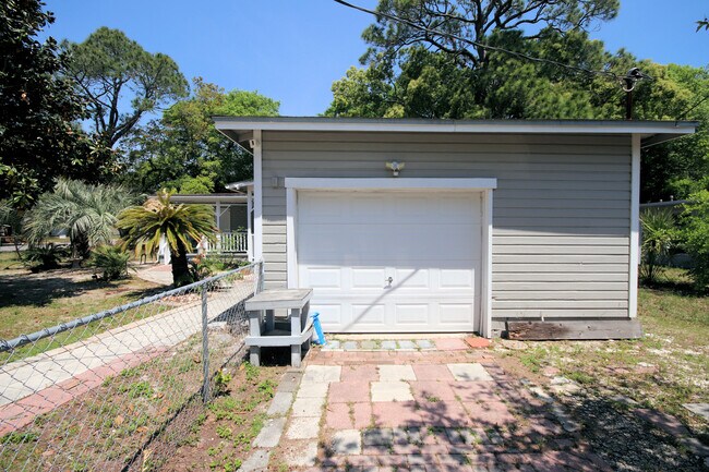 Building Photo - 37 Magnolia Ave SE