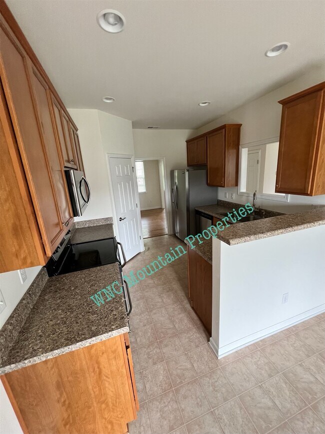 Building Photo - 224 E Hiawassee Rd