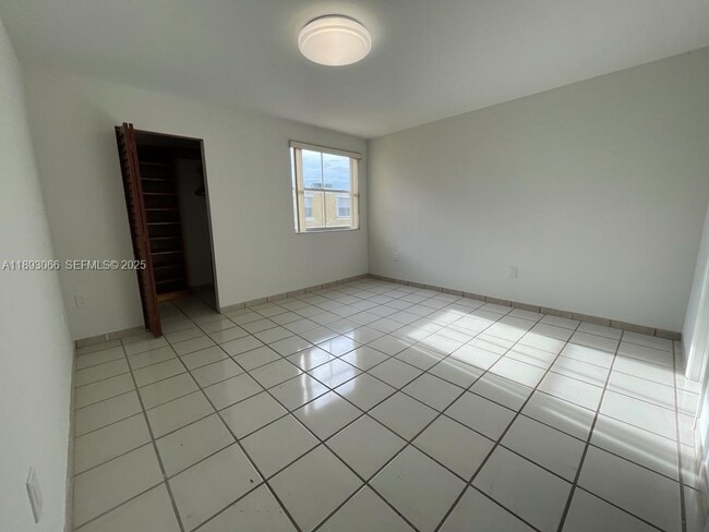 Building Photo - 370 NW 85th Ct