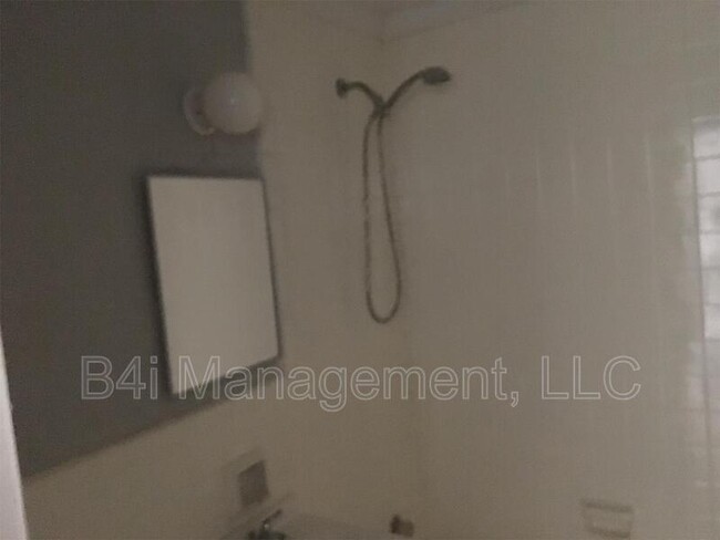 Building Photo - 421 S 15th St