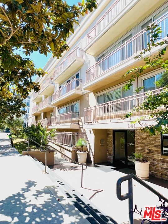 Building Photo - 141 S Clark Dr