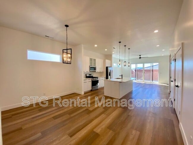 Building Photo - 152 S Desert Saguaro Ln