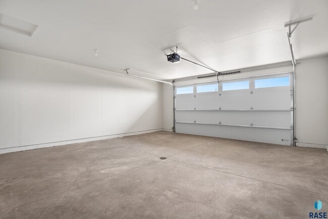 Building Photo - 1113 S Foss Ave