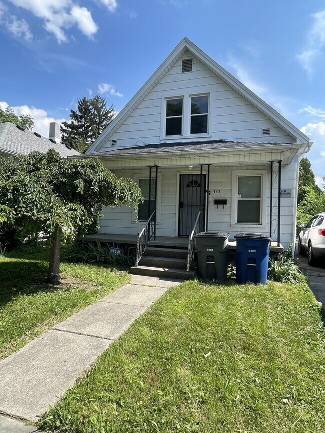 Primary Photo - 542 Bronson Ave