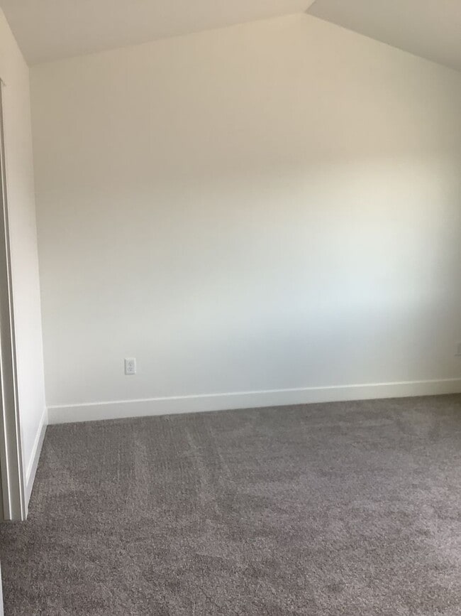 Building Photo - New Construction Townhome Located in Prime Saratoga Springs Location