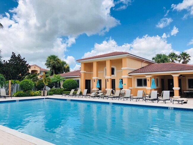 Building Photo - 151 SW Palm Dr