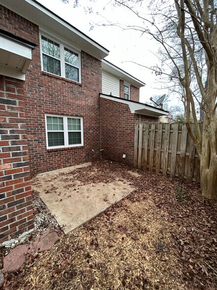 Building Photo - 1034 Hunters Trce