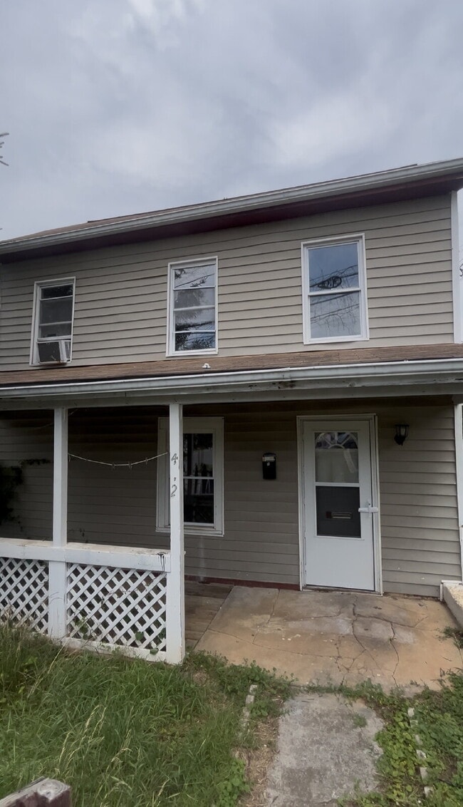 Building Photo - 472 Hill St
