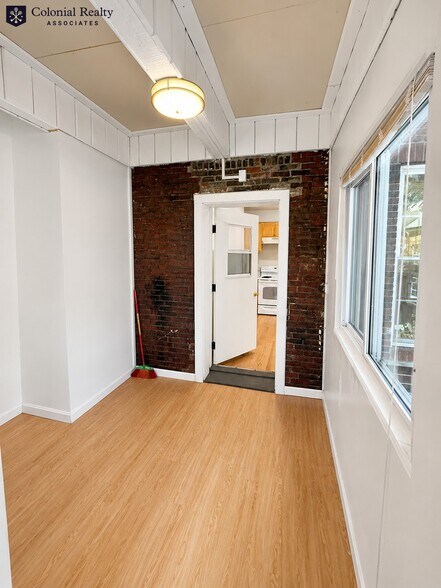 Building Photo - 74 Tyler St