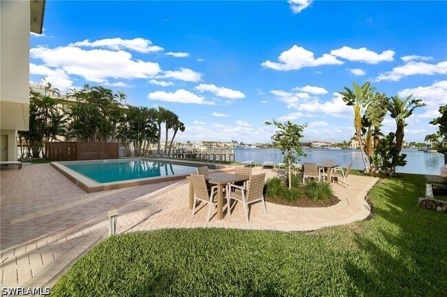 Building Photo - 9486 Gulf Shore Dr