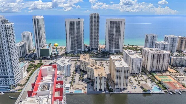 Building Photo - 1825 S Ocean Dr